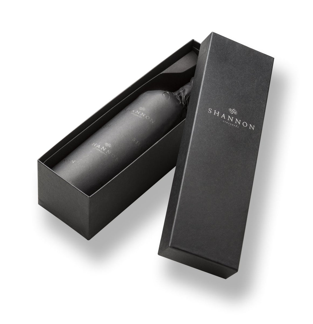 Shannon Vineyards - Shannon Black in der schwarzen Geschenkbox Rotwein
