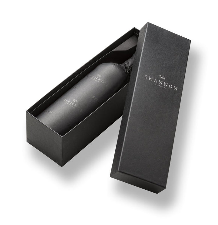 Shannon Vineyards - Shannon Black in der schwarzen Geschenkbox Rotwein